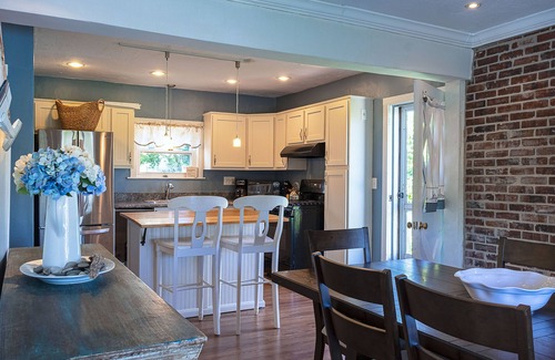 Sandwich House | 6 Tupper - New! 3BR Near Town Neck Beach w/Fenced in Yard, Pet Friendly!