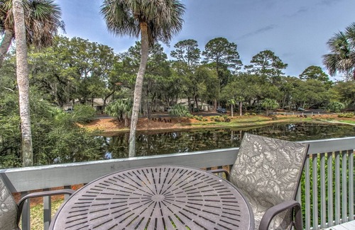 Beach Lagoon Condo | 6 Turtle Ln- Lagoon View & Fully Renovated! Steps to the Ocean & Beach Club