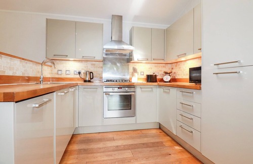 Looe Cottage | 6 WATER'S EDGE, family friendly, luxury holiday cottage in Lanreath