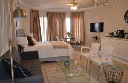 Woodmead House | 6 Woodmead Suites