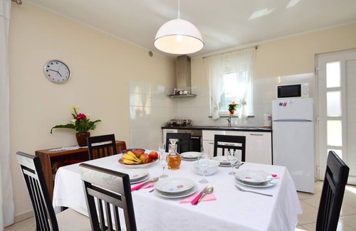 Rakalj House | 60 m² House ∙ 2 bedrooms ∙ 4 guests
