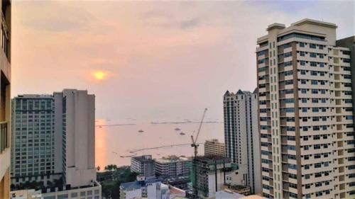 Ermita Night District Hotel | 60 percent Off Deluxe Ocean View Rooms FREE Pool and FREE Sauna Access Included Perfect Location Near US Embassy, NAIA, Makati, BGC, Mall of Asia, and Chinatown Dont Miss Out Book Now and Save Updated Price 2025