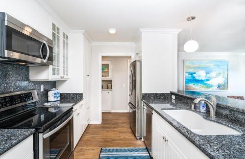 Balboa Peninsula House | 600 E Oceanfront 2B