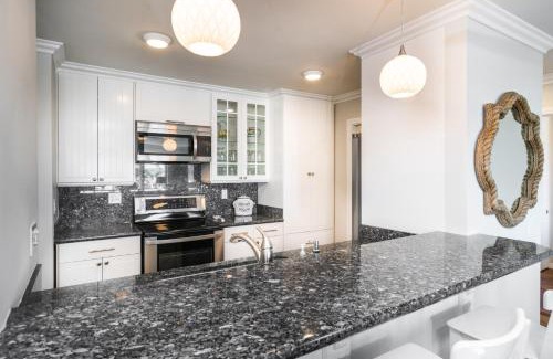 Balboa Peninsula House | 600 E Oceanfront 2B