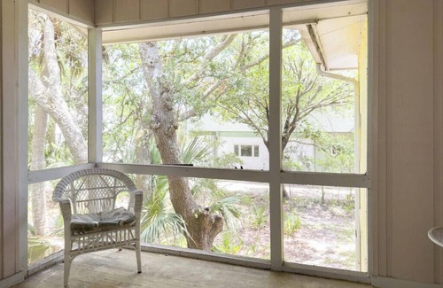 Saint Helena Island House | 601 Dolphin Rd