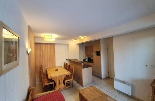 Les Orres Apartment | 60m from ski slopes, 4th floor, view resort, fitness, swimming pool, balcony, ski locker, 33m²