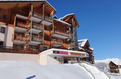 Les Orres Apartment | 60m from ski slopes, 4th floor, view resort, fitness, swimming pool, balcony, ski locker, 33m²