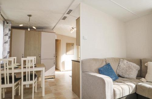 Bognor Regis House | 610 Caravan