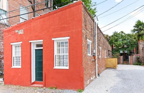 Natchez House | 610 Franklin - 5B - 1 Bed, 1 Bath, Heart of Downtown, Washer & Dryer