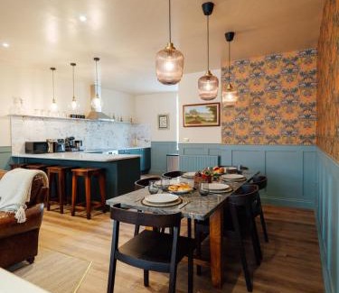 Malvern House | 62 Albert Park Road