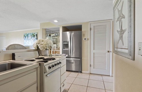 Sawgrass Condo | 622 Oceanfront Surf Villa: Calm & Cozy Retreat with Vintage Charm by the Sea