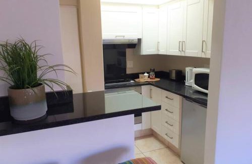 Bluff Apartment | 625 on Marine - 5 min from beach