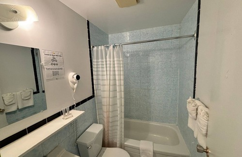 Niagara Falls Hotel | 6267 Persepolis Inn