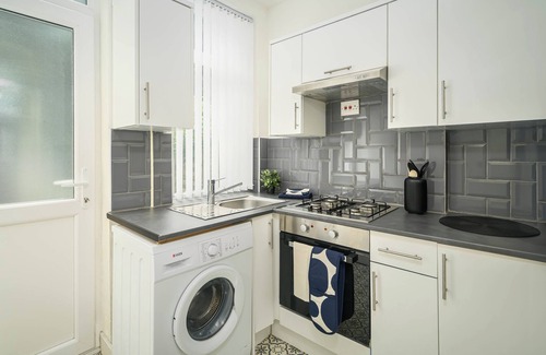 Liverpool Apartment | 64 Melling Avenue, Fazakerley, Liverpool L9 0JZ, UK