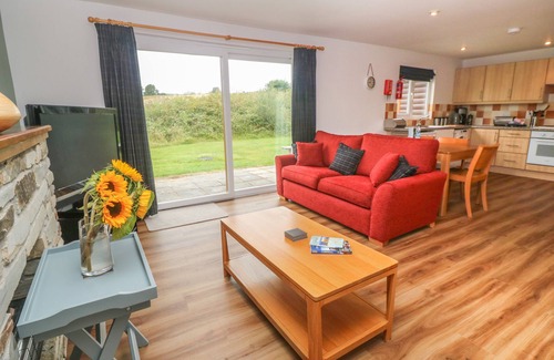 St Wenn Cottage | 64 WATERSIDE, family friendly, country holiday cottage in Lanivet