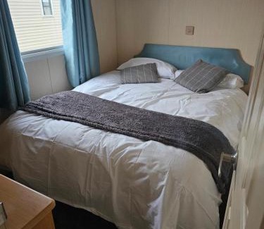 Towyn Apartment | 64 Whitehouse