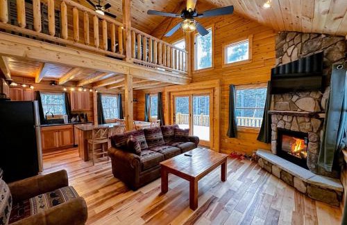 Twin Mountain House | 65PT New Log Cabin in Private