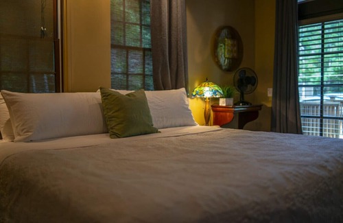 Eureka Springs Historic District House | 66 Center - The Studio