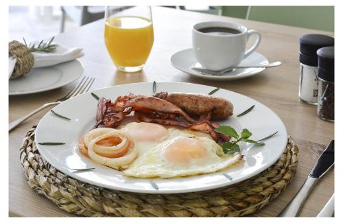 Hilton Bed & Breakfast | 66 On Monzali 4 Star Luxury Guesthouse