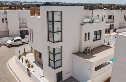 Pernera Villa | 66 PER - Stay Villa Palm