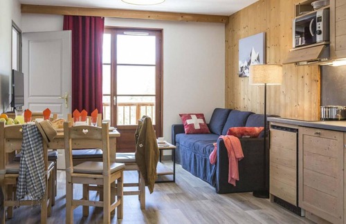 Saint-Sorlin-d'Arves Apartment | 68 m² Apartment ∙ 4 bedrooms ∙ 10 guests