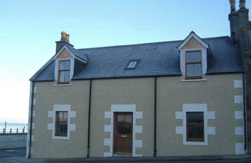 Buckie Cottage | 68 Yardie - 3 bedroom cottage by the sea, sleeps 6