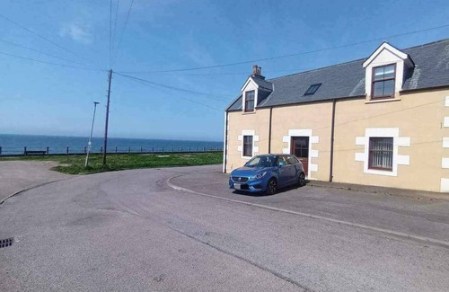Buckie Cottage | 68 Yardie - 3 bedroom cottage by the sea, sleeps 6