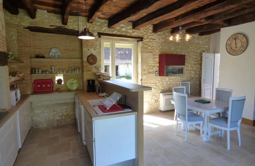 Saint-Pierre-de-Chignac House | 69 m² House ∙ 2 bedrooms ∙ 6 guests
