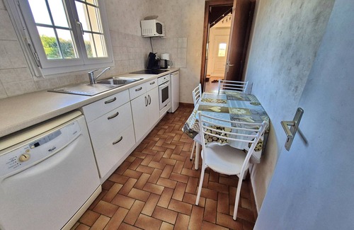 Plozevet Ski Chalet | 697-Villa Hent Kost 100m from the sea