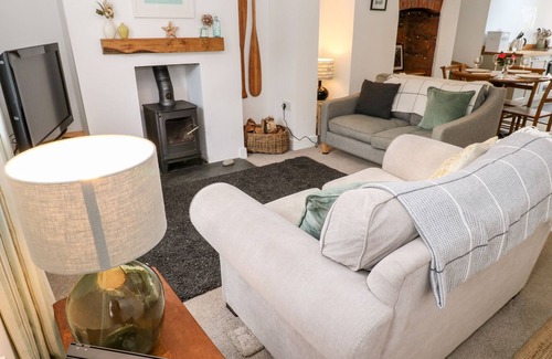 Mylor Bridge House | 6A LEMON HILL, pet friendly, with open fire in Mylor Bridge