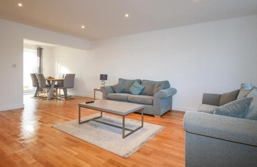 Harlyn House | 6A The Mews