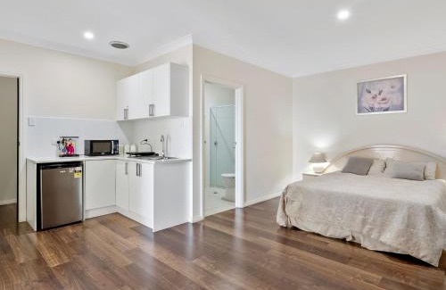 Normanville House | 6A Turnberry Drive