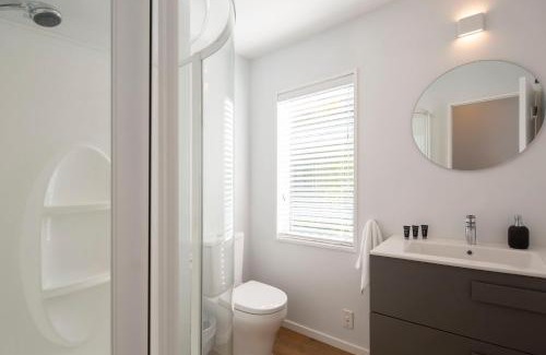 Queenstown City Centre Villa | 6b Edinburgh by Staysouth