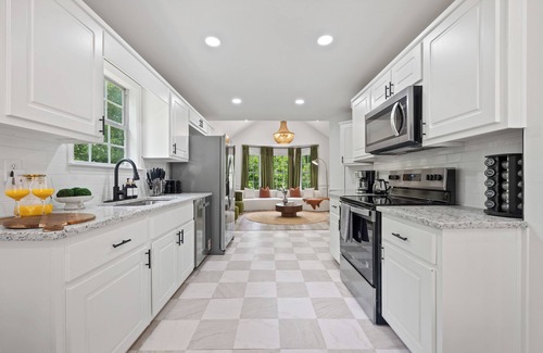 Lithonia House | 6BD/3BA Designer Oasis ~ Sleeps 14 ~ ATL Metro