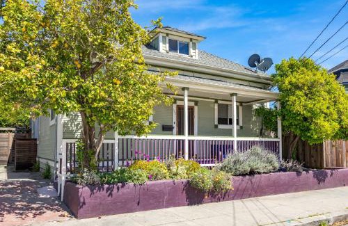 Westside Santa Cruz House | 6BD Downtown House Walk to Beach Boardwalk