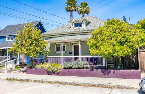 Westside Santa Cruz House | 6BD Downtown House Walk to Beach Boardwalk