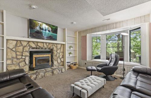 Linn Creek House | 6bedrooms, ramp boat dock slips water toys, nice cove area