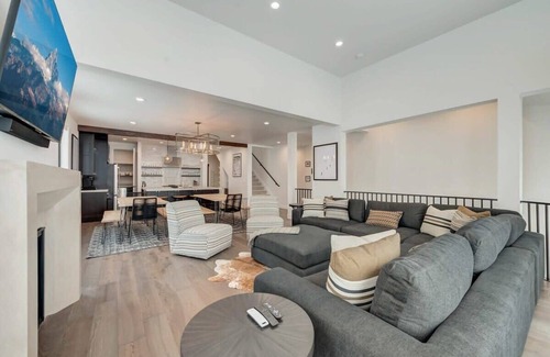 Park City House | 6BR Dream Chalet Hot Tub EV Sleeps 20