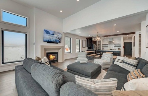 Park City House | 6BR Dream Chalet Hot Tub EV Sleeps 20
