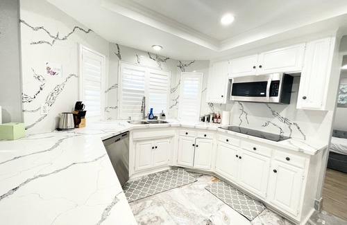 Fullerton House | 6BR Home Near Disney and Convention Center