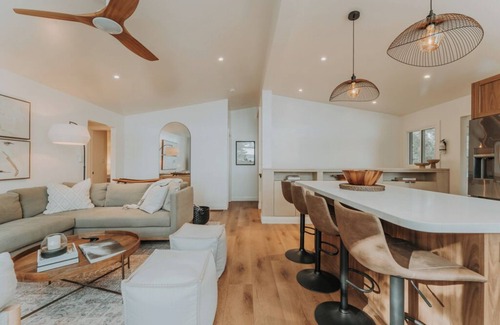 Windermere Cottage | 6BR~Hottub~Lakefront~AC~Beach | Shea On The Bay Family Getaway