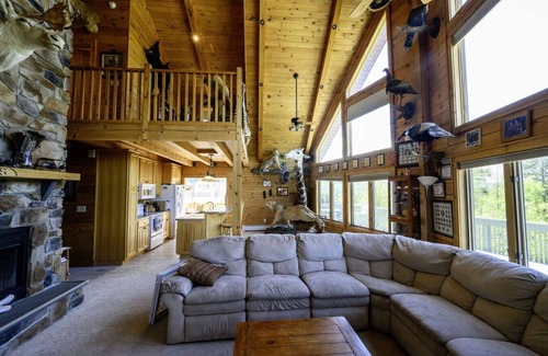 Forksville House | 6BR Luxurious Mountain Escape