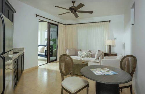 Buzzards Villa | 6BR Luxury Villa with Beach Club Access.