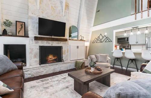 Massanutten Ski Chalet | 6BR Modern Massanutten Chalet with Hot Tub, Sauna