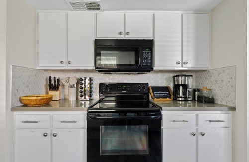 Homestead I HOA House | 6BR Retreat w/Heated Pool & Games | Phoenix Area | Sports Fun Nearby