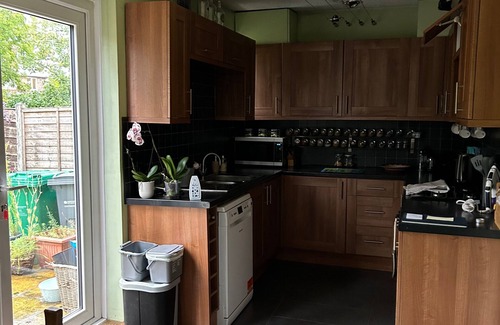 Manchester House | 6guests-parking-petsok-familyfriendly-garden