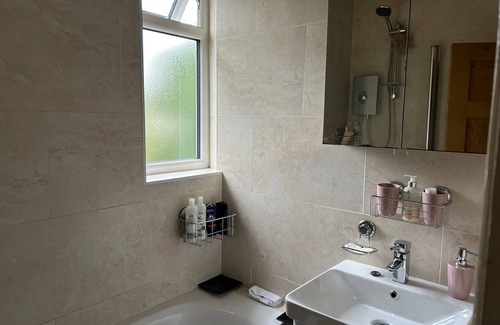 Manchester House | 6guests-parking-petsok-familyfriendly-garden