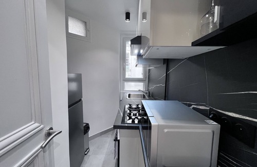 Quartier de la Chapelle Apartment | 6P - 2BR - Paris 18
