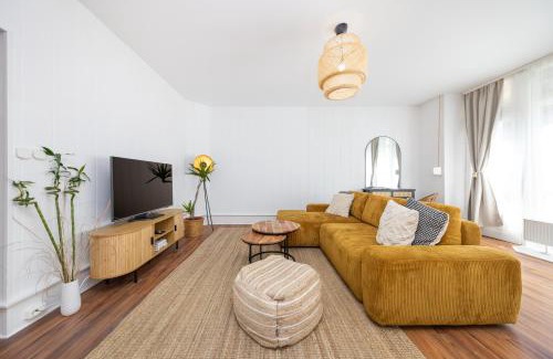 Pankow Apartment | 6P Apt, Central, Fast Internet, Work Station, Family Friendly, Parking, Washer