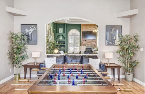 Paradise Villa | 6x4 Lux Villa w/heated pool+spa, parking for 4 cars, 5 mins to the Strip
